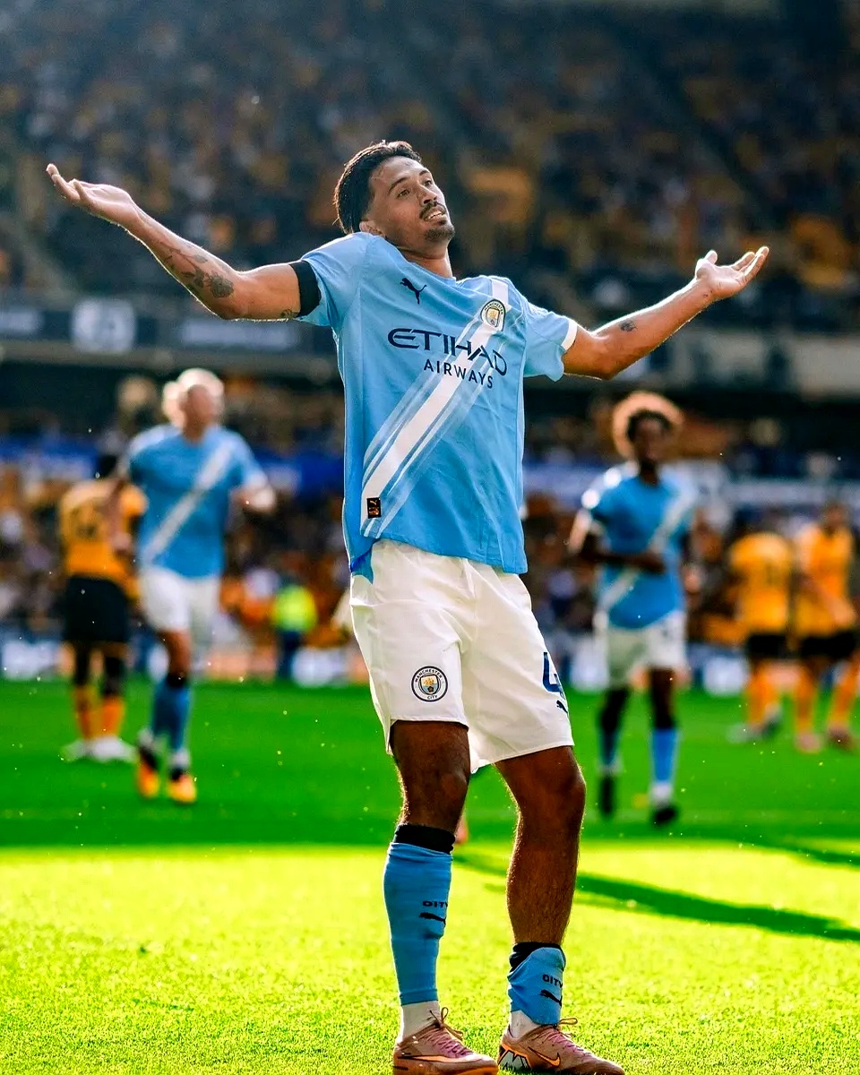 九游体育下载AC米兰训练开放日；窗口期再遭质疑引欢呼；英超在即；控场能力受关注的简单介绍